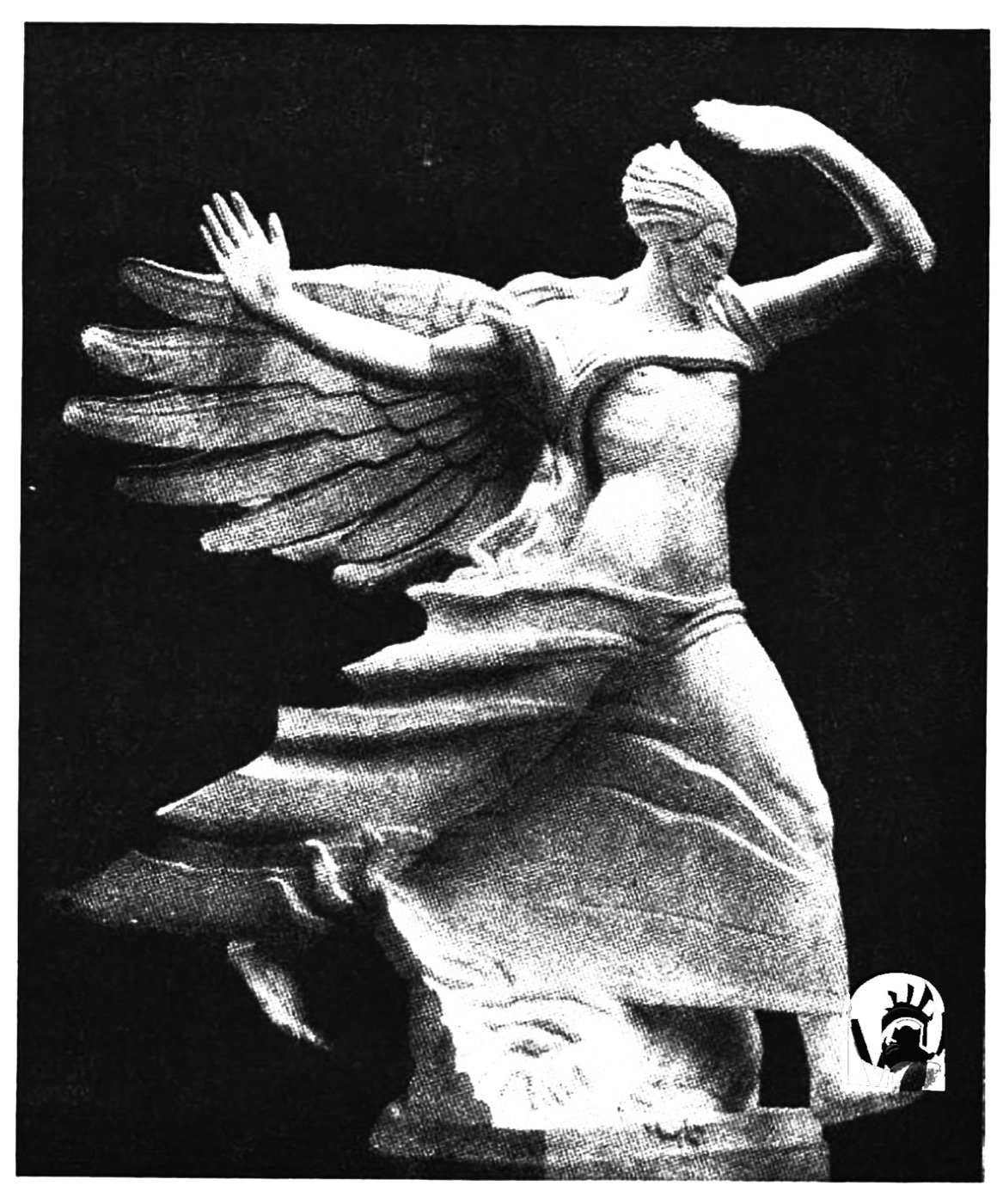 Fotografia d'epoca di una scultura di figura femminile alata, la Vittoria di Eugenio Baroni