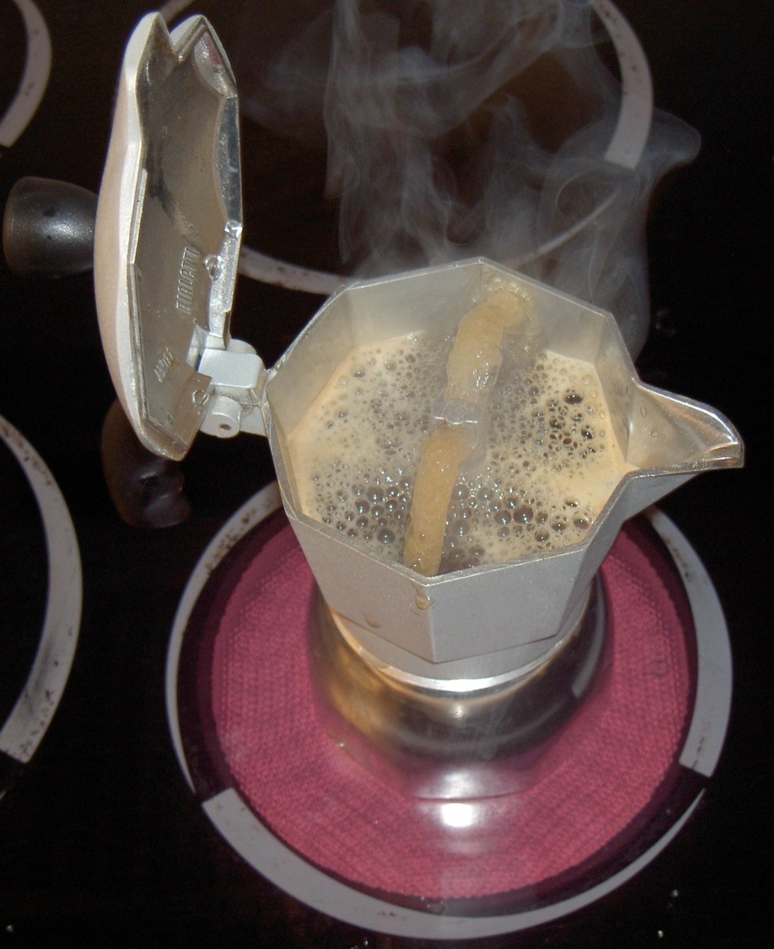 La caffettiera Moka Express di Bialetti, oggetto icona del design italiano nato nel 1933