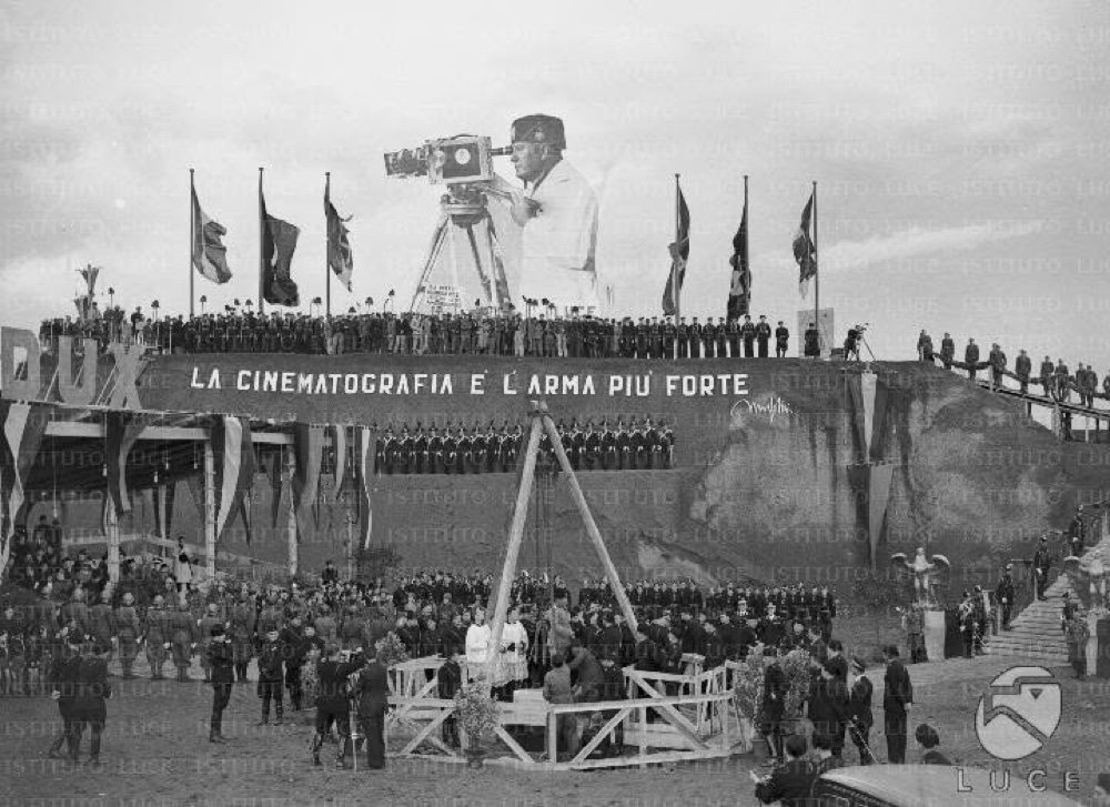 La posa della prima pietra di Cinecittà nel 1937, ripresa dall'Istituto Luce